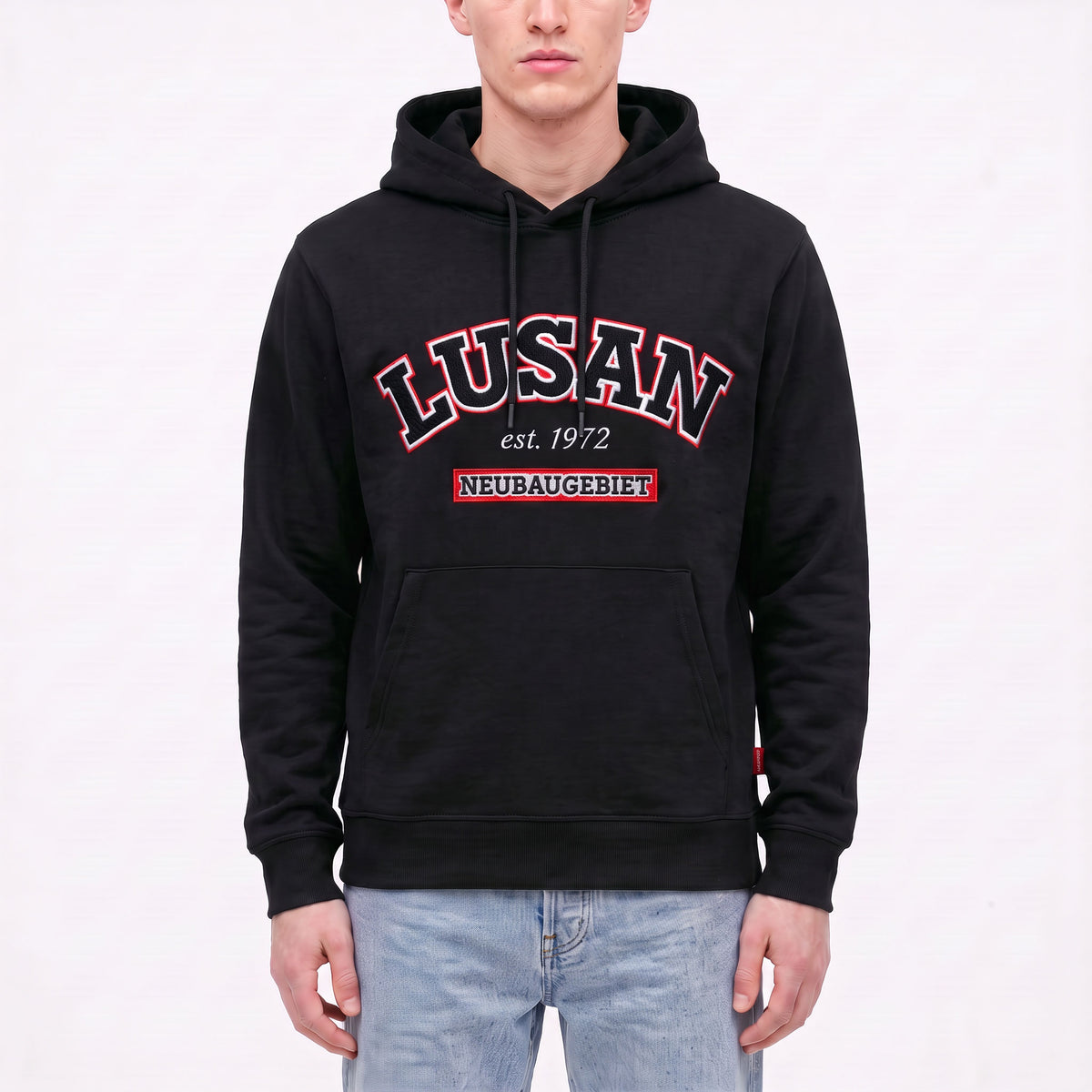 3ESSEN® LUSAN Hoodie SCHWARZ mit gestickter LUSAN-Stickerei – Vorderseite